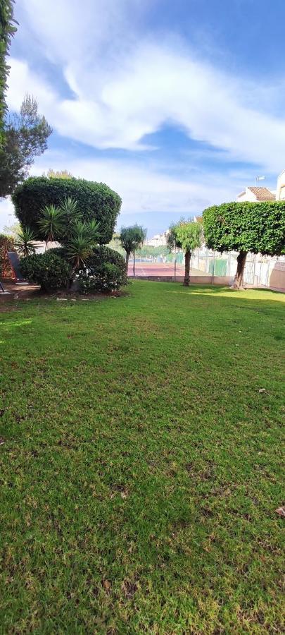 Parque Aromatico Con Dos Piscinas Apartment Torrevieja Luaran gambar